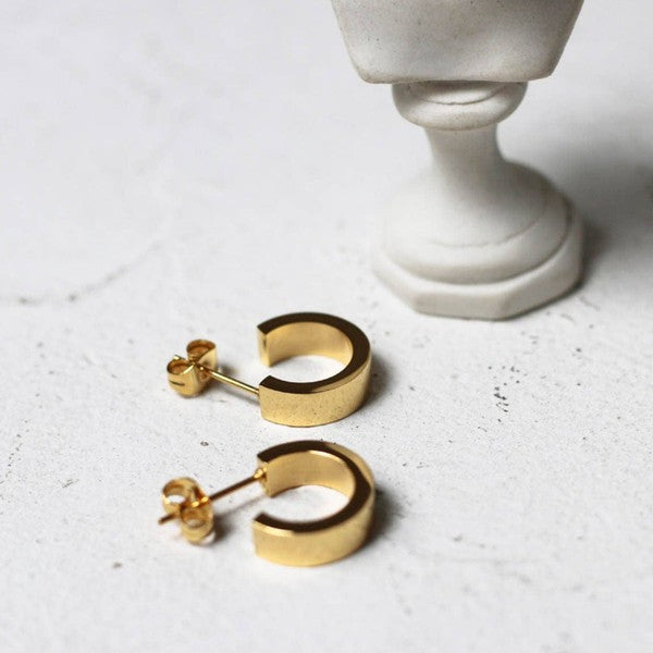 MINIMALIST HOOPS EARRING