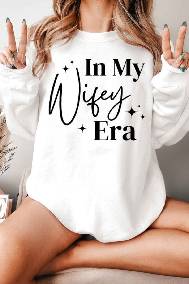 IN MY WIFEY ERA OVERSIZED GRAPHIC SWEATSHIRT