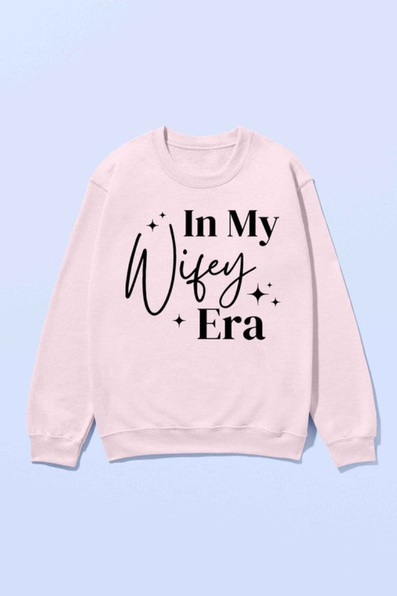 IN MY WIFEY ERA OVERSIZED GRAPHIC SWEATSHIRT