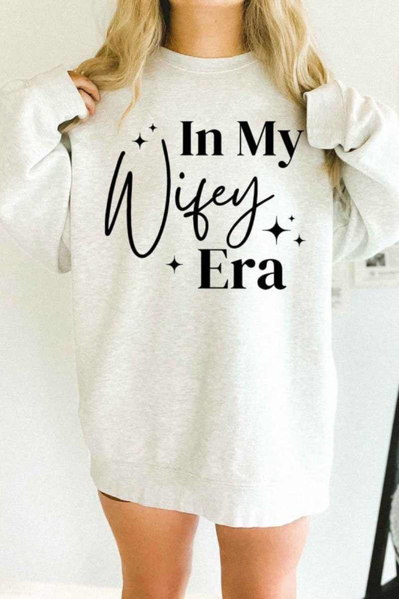 IN MY WIFEY ERA OVERSIZED GRAPHIC SWEATSHIRT