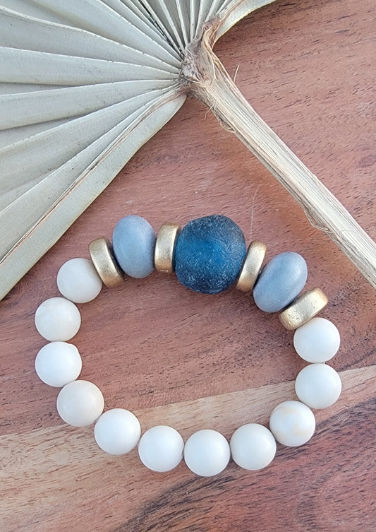 Teal Glass and Golden Bead Bracelet